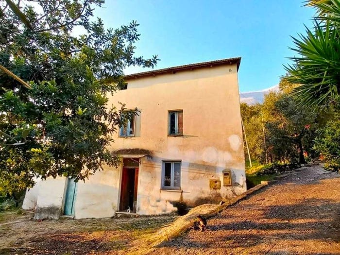 Casa quadrilocale in vendita in via Pella, Formia