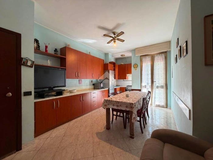 Appartamento quadrilocale in vendita in Via Alessandro Volta, Centro, Garbagnate Milanese