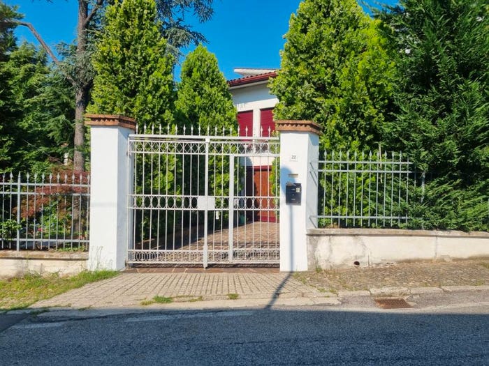 Casa con 6 locali in vendita in Via L Ariosto, Meggiaro Alto, Este