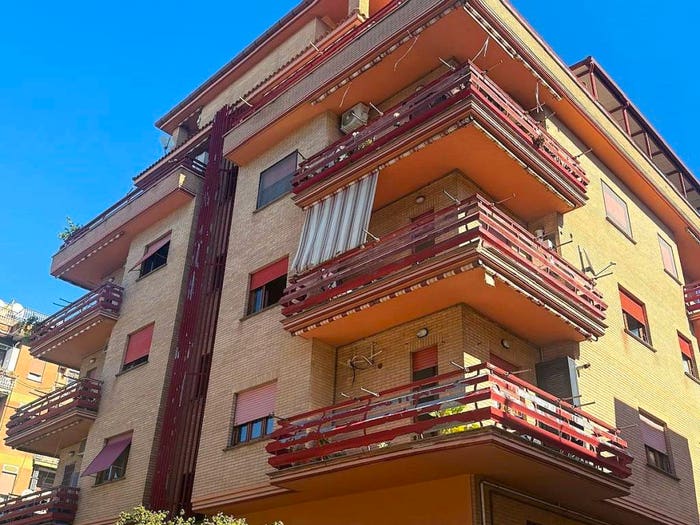 Appartamento trilocale in vendita in Via Atlante, Torre Angela, Roma