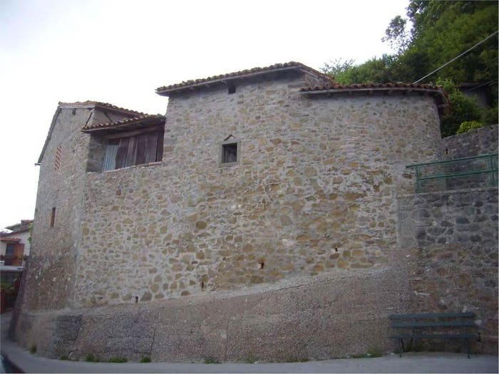Casa con 6 locali in vendita in Via Iv Novembre, Villa Collemandina