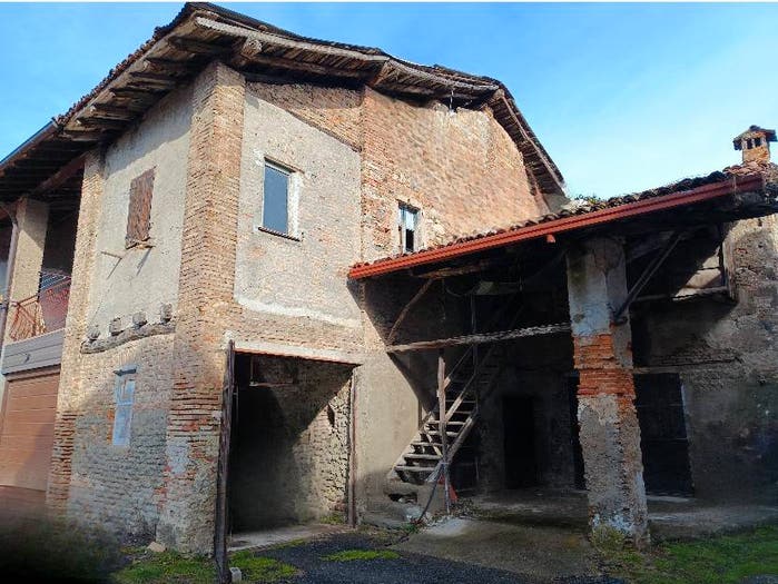 Casa con 6 locali in vendita in Via Novembre, Faloppio