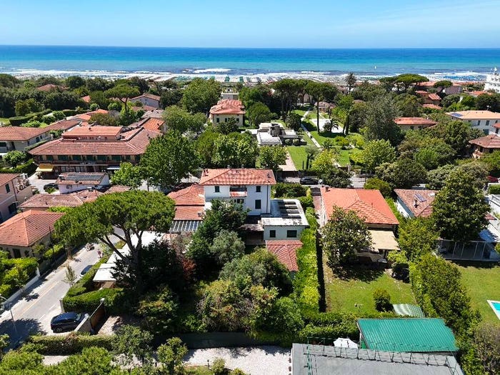 Appartamento quadrilocale in vendita in Via Giuseppe Mazzini, Centro, Forte dei Marmi
