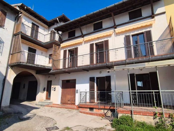 Appartamento trilocale in vendita in Via Plinio, Clivio