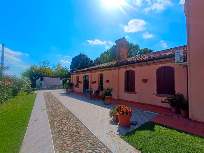 Casa con 6 locali in vendita in Via Brusabò, Copparo