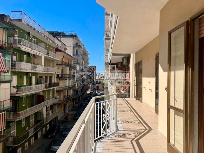 Appartamento trilocale in vendita in Via Vincenzo Ciardo, Pianura, Napoli