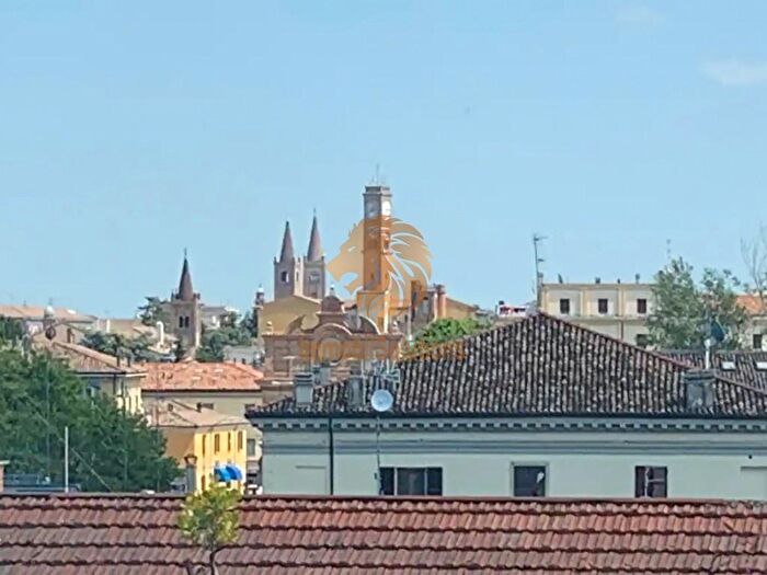 Appartamento con 7 locali in vendita in Viale Bologna, Forli'