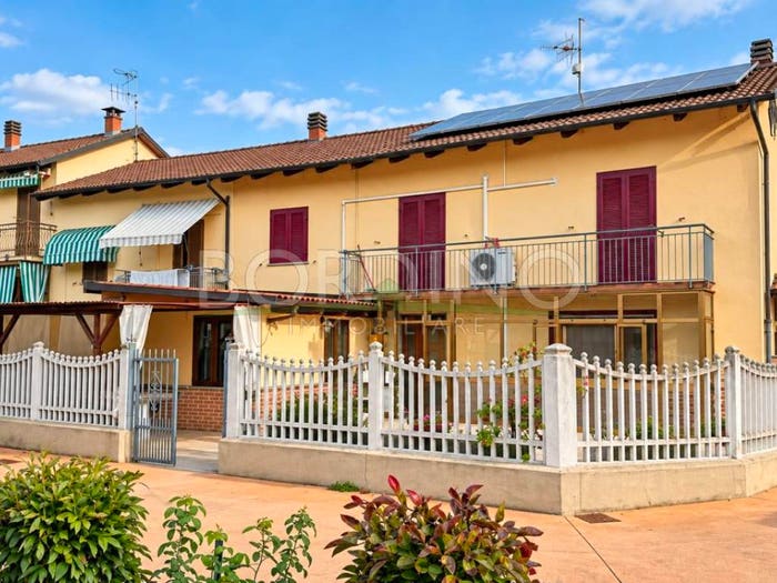 Casa con 6 locali in vendita in Via Tanaro snc, Canove, Govone