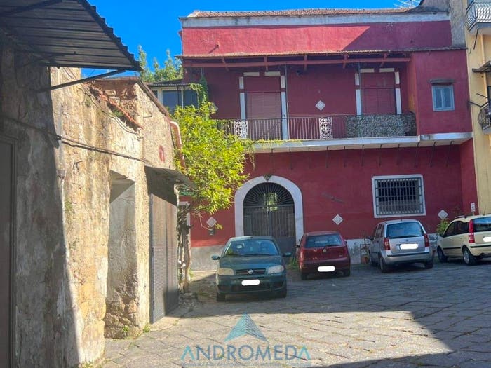 Appartamento trilocale in vendita in Via Cardinale Maglione, Centro, Casoria