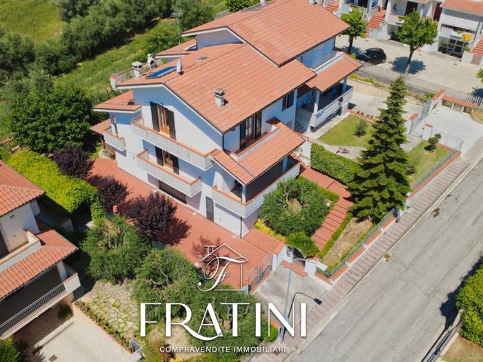 Casa con 6 locali in vendita in Via Fonte Monsignore, Ancarano