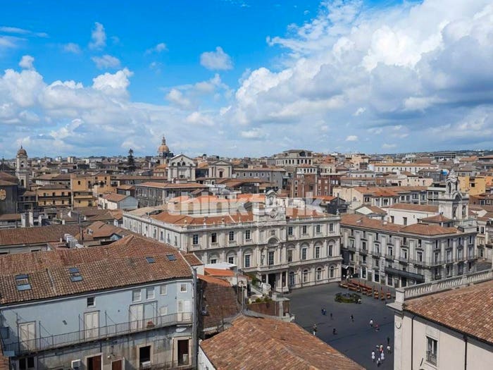 Appartamento con 6 locali in vendita in Piazza dell'Università, Centro Storico, Catania