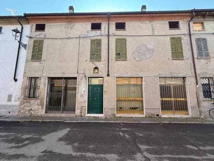 Casa con 5 locali in vendita in Via Lorenzo Respighi, Centro, Cortemaggiore