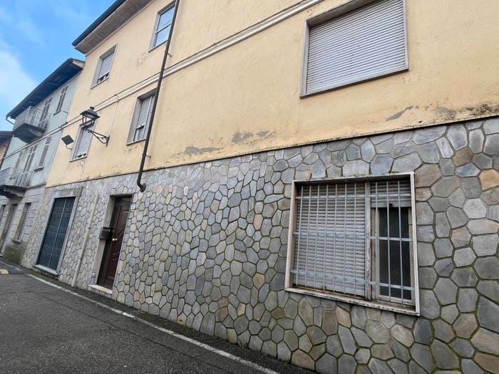 Casa con 6 locali in vendita in Via Francesco Binelli, Centro, Valfenera
