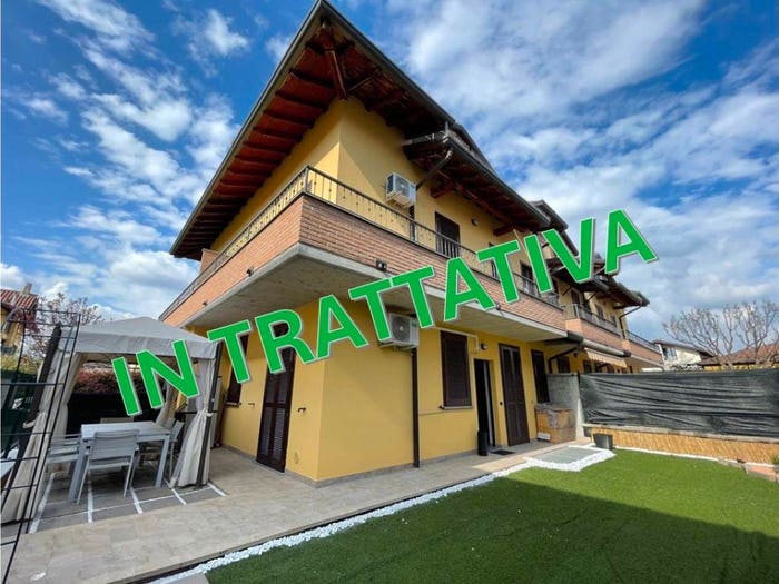Casa quadrilocale in vendita in Via IV Novembre, Dairago