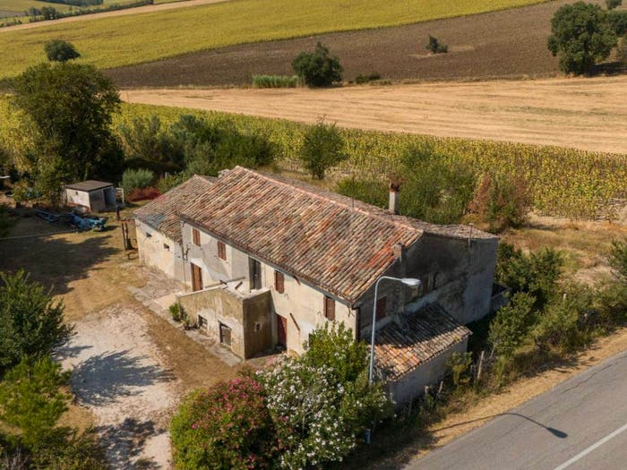 Casa con 6 locali in vendita in Montemarciano
