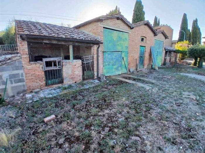 Casa quadrilocale in vendita in Acquaviva, Montepulciano