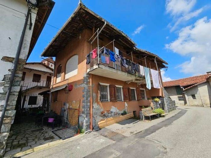 Casa con 5 locali in vendita in Via Del Castello, Palazzo Canavese