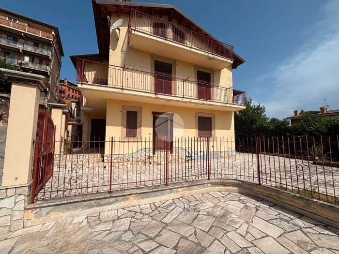 Appartamento quadrilocale in vendita in Via Costagrande, Centro, Monte Porzio Catone