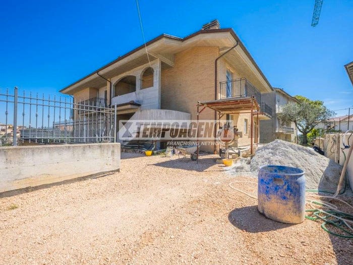 Appartamento quadrilocale in vendita in Via Settembre, Monte San Giusto