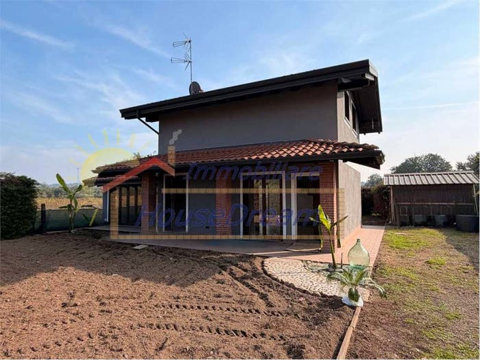 Casa con 6 locali in vendita in Centro, Borgo Ticino