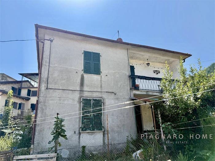 Appartamento quadrilocale in vendita in Via del questè, Coloretta, Zeri