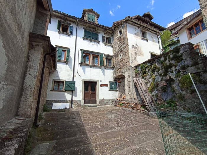 Casa con 6 locali in vendita in Centro, Ovaro