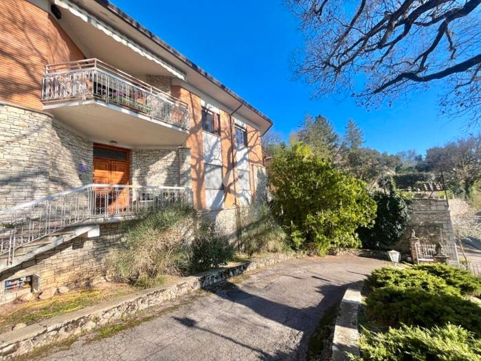 Appartamento quadrilocale in vendita in Via SBenedetto, Zona Nuova, Assisi
