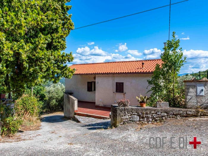 Casa bilocale in vendita in Via Uccellatore, Salisano