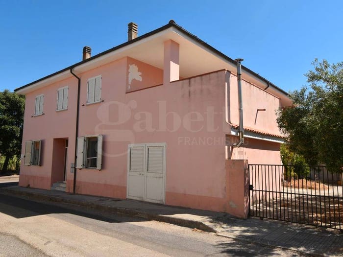 Casa con 6 locali in vendita in Via Risorgimento, Oschiri