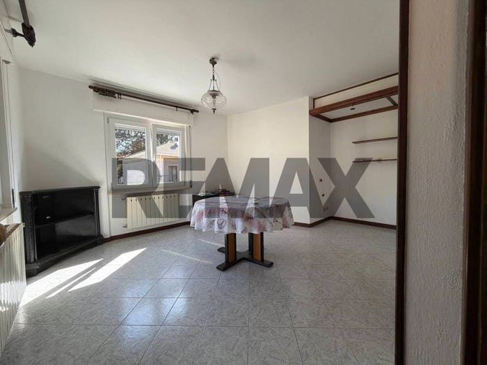 Appartamento trilocale in vendita in VIA BUZZI LEONE, Centro, Viggiù