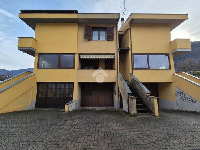 Casa quadrilocale in vendita in Via Ganda, Centro, Morbegno