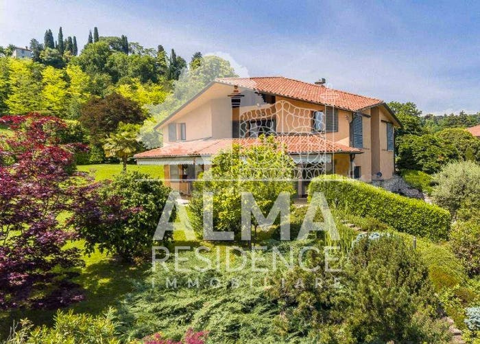 Casa con 6 locali in vendita in Via Angelo Bassini, Loreto, Bergamo