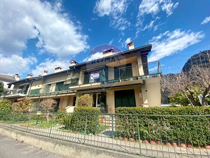 Casa con 5 locali in vendita in Centro, Dervio