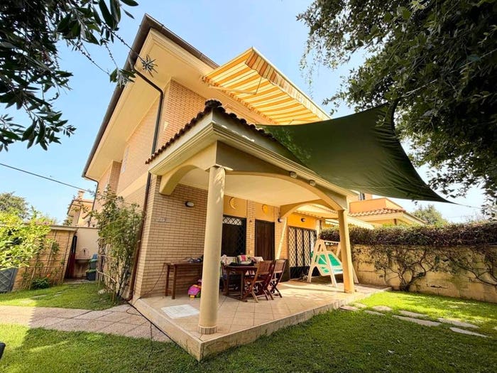 Casa quadrilocale in vendita in Viale Tridente, Lavinio Mare, Anzio
