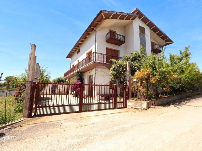 Casa con 6 locali in vendita in Strada Dei Fiori, San Martino Bassa, Città Sant'Angelo