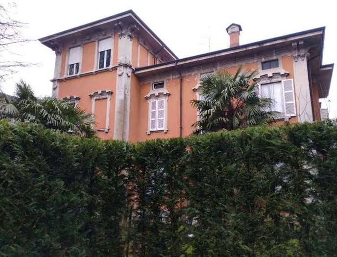 Casa con 6 locali in vendita in Centro, Besozzo