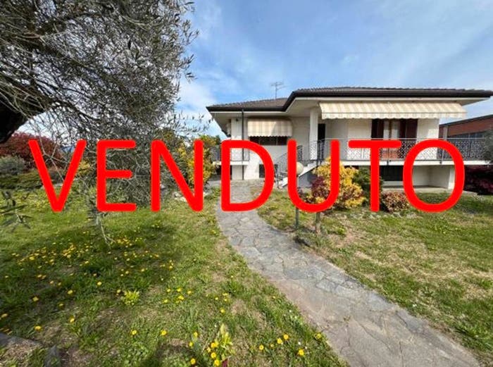 Casa quadrilocale in vendita in Via Contessa Matilde Bocca, Centro, Romano Canavese