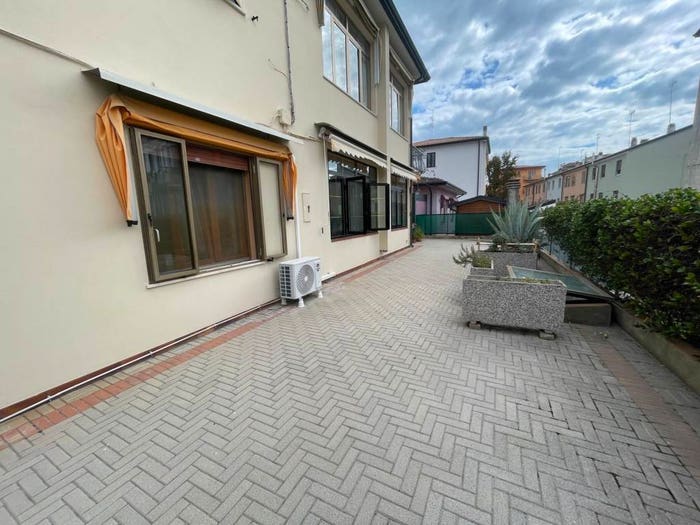 Appartamento trilocale in vendita in via Felce, Sottomarina, Chioggia