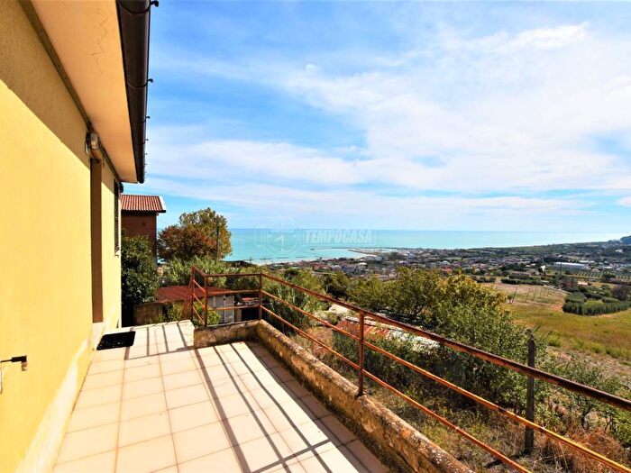 Casa quadrilocale in vendita in Strada Cacciona, Porto San Giorgio