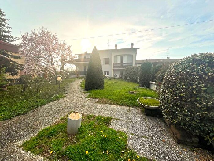 Casa con 6 locali in vendita in Brugneto, Reggiolo