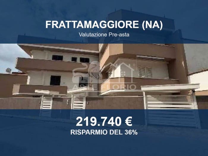 Casa con 6 locali in vendita in via Napoli, Frattamaggiore
