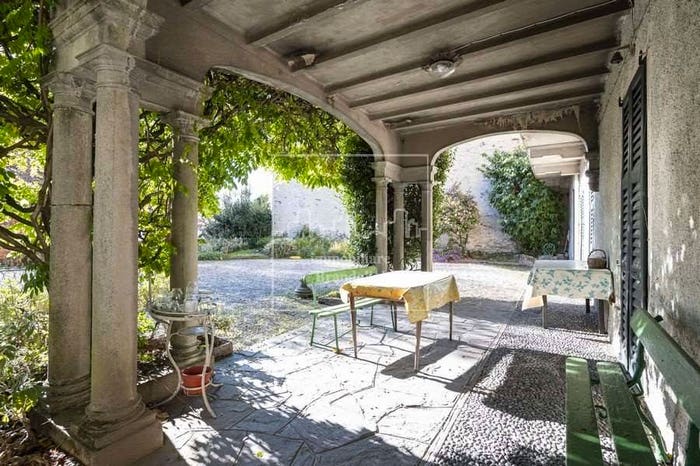Casa con 6 locali in vendita in Barasso