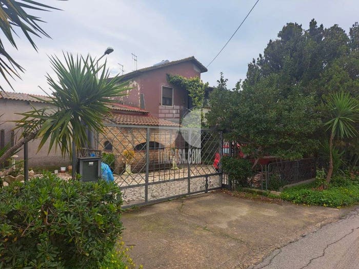 Casa con 6 locali in vendita in via dei gelsomini, Zona Capo Rizzuto Apriglianello Papanice, Crotone