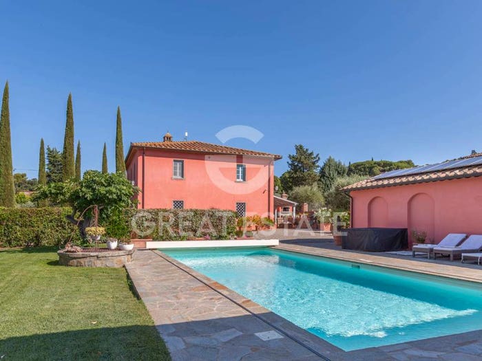 Casa con 6 locali in vendita in Via Bivio Riccio, Cortona