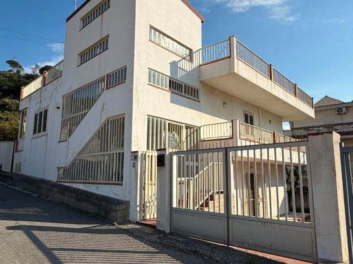 Casa con 6 locali in vendita in Via Lungomare in San Saba, Ortoliuzzo San Saba, Messina
