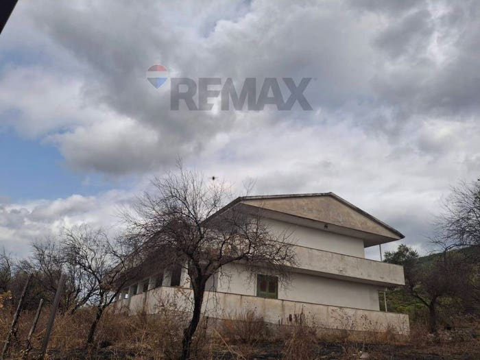 Casa con 6 locali in vendita in Santi Cosma e Damiano