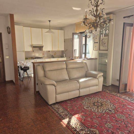 Appartamento quadrilocale in vendita in Via Don Cusini, Centro, Talamona