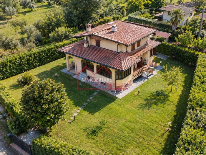 Casa con 6 locali in vendita in Vittoria Apuana, Forte dei Marmi