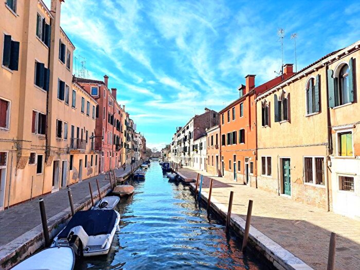 Appartamento quadrilocale in vendita in Santa Croce, Dorso Duro San Barnaba, Venezia