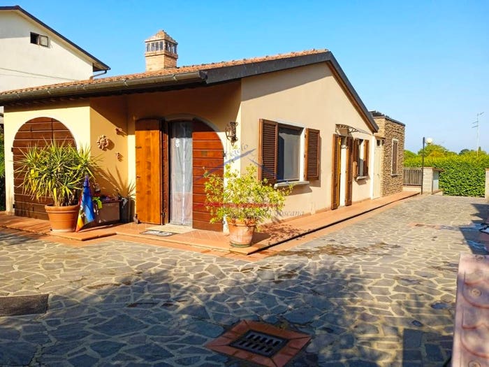 Appartamento trilocale in vendita in Tregozzano, Arezzo
